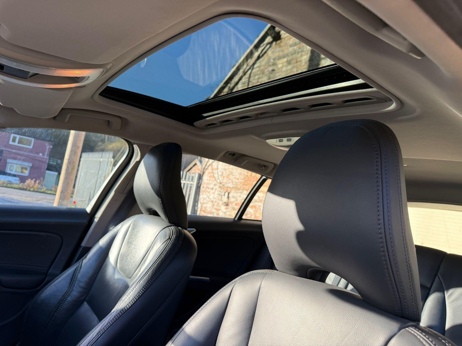 Used Volvo V60 2012 for sale - 76865413: Photo 48