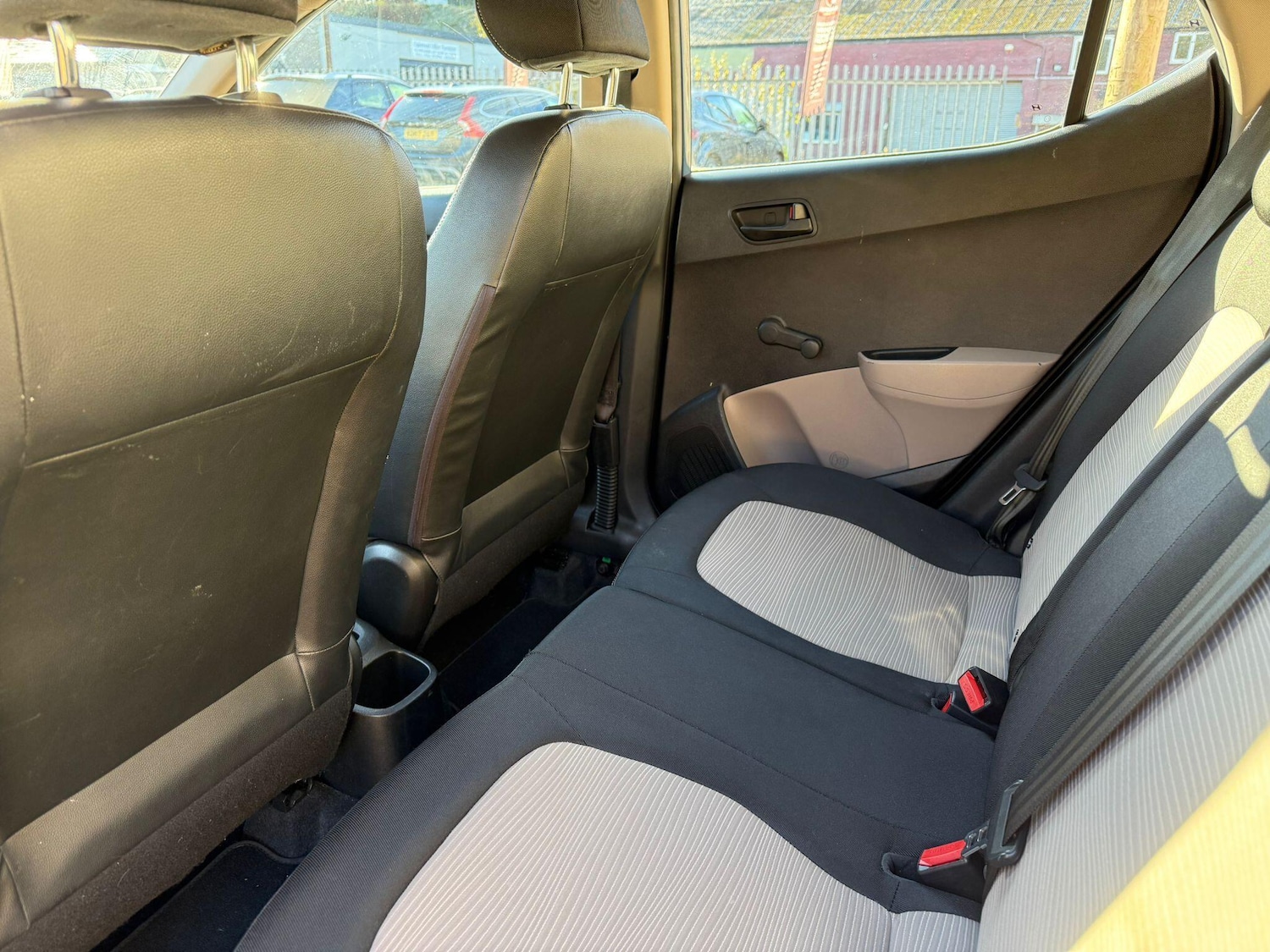 Used Hyundai i10 2014 for sale - 76633328: Photo 12