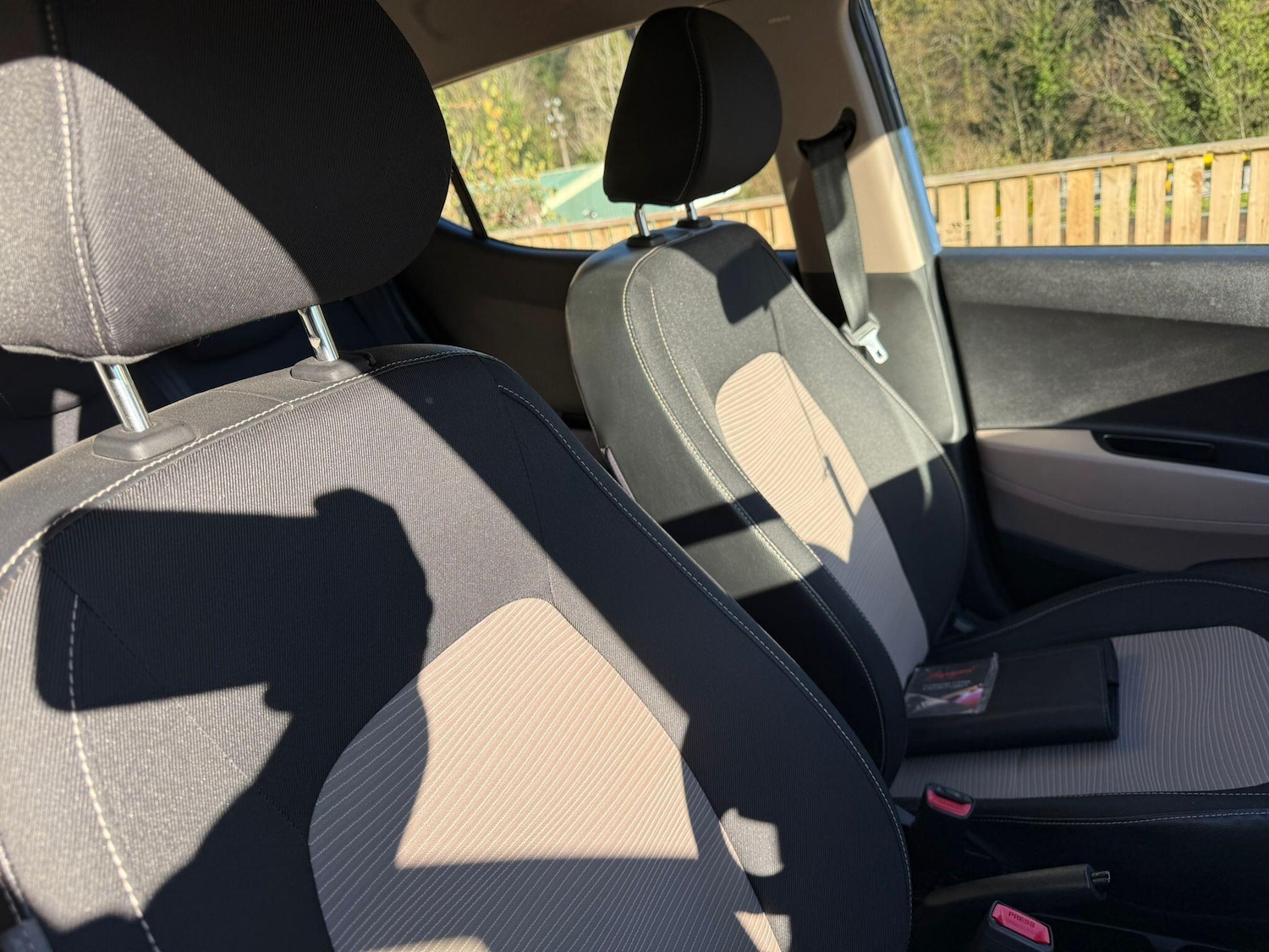 Used Hyundai i10 2014 for sale - 76633328: Photo 31