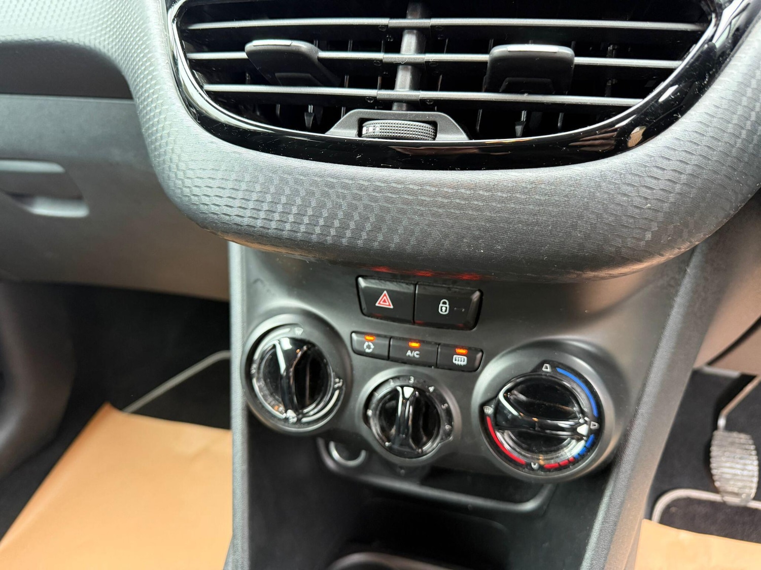 Used Peugeot 208 2017 for sale - 77537752: Photo 19