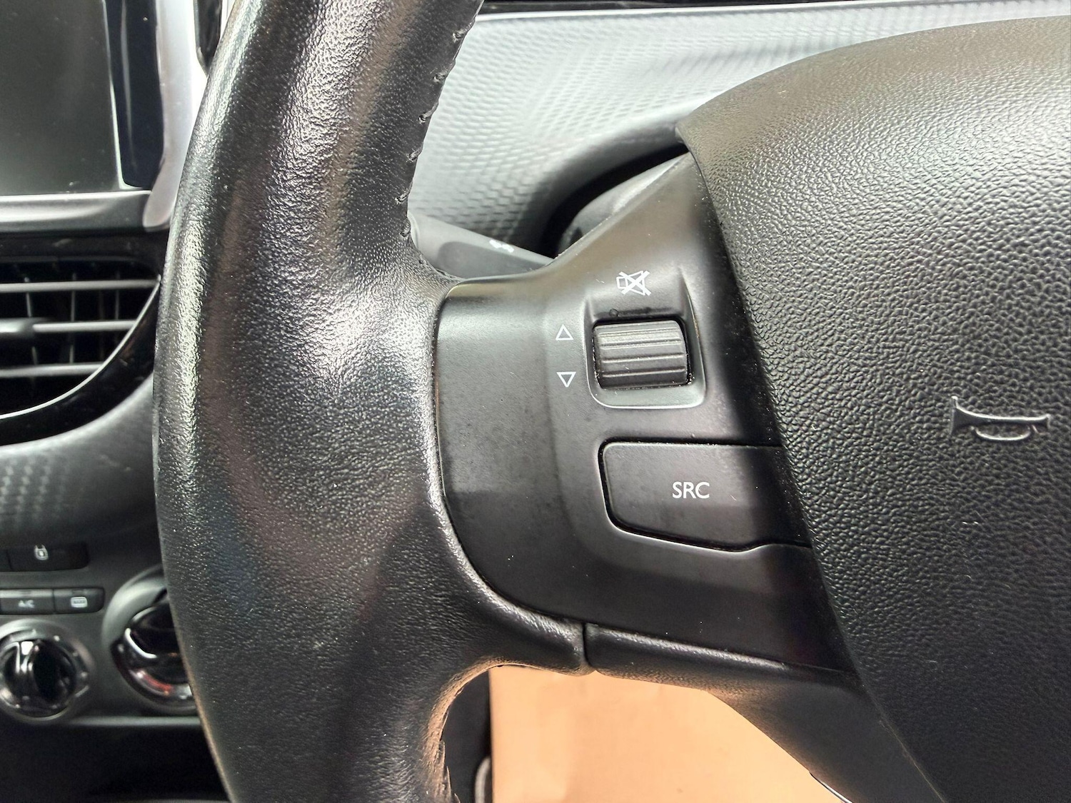 Used Peugeot 208 2017 for sale - 77537752: Photo 20