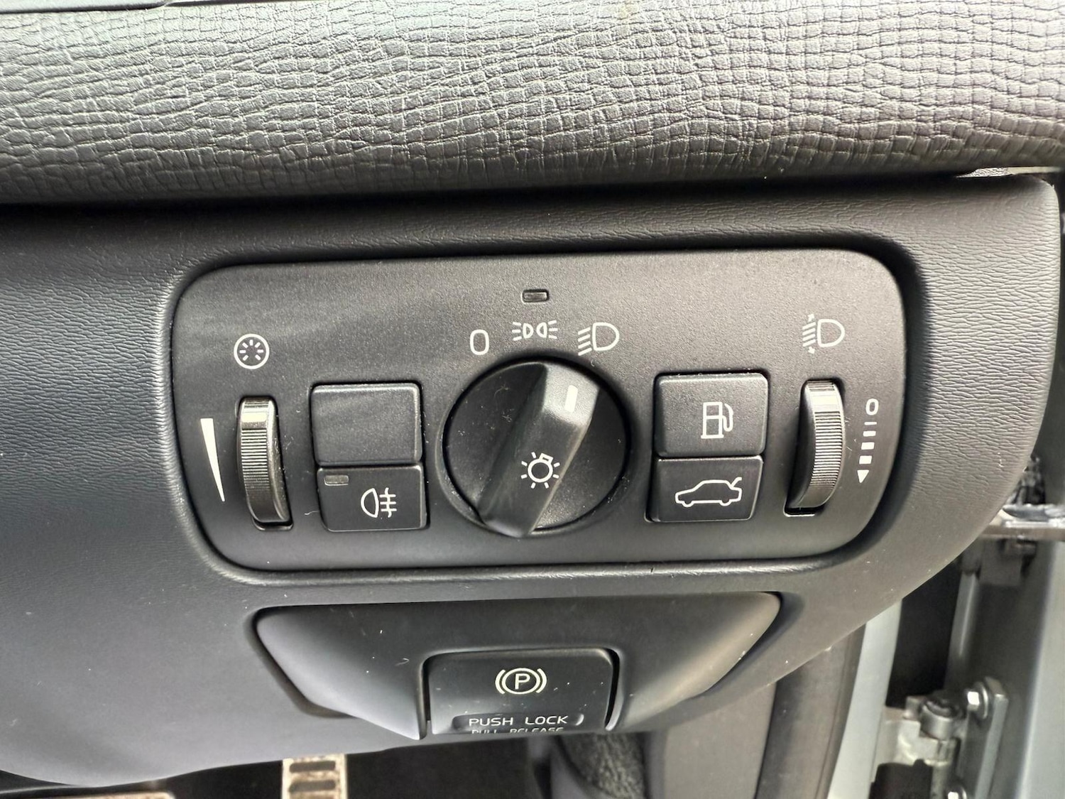 Used Volvo XC60 2011 for sale - 76122252: Photo 23
