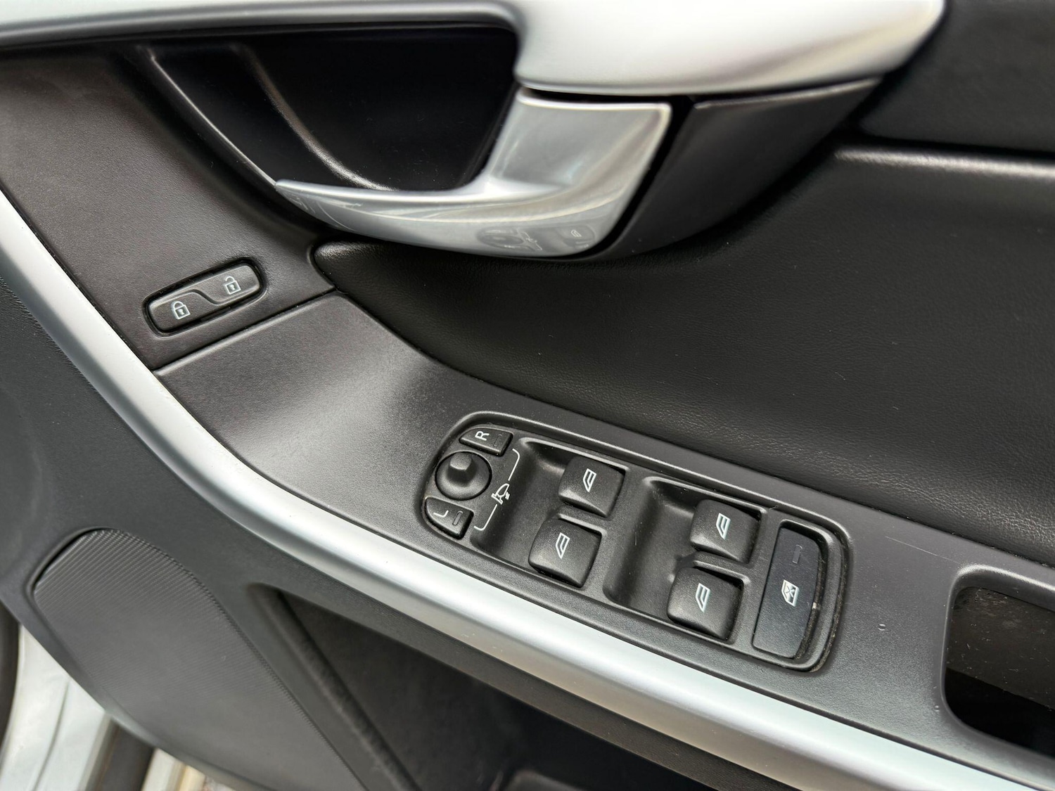 Used Volvo XC60 2011 for sale - 76122252: Photo 28