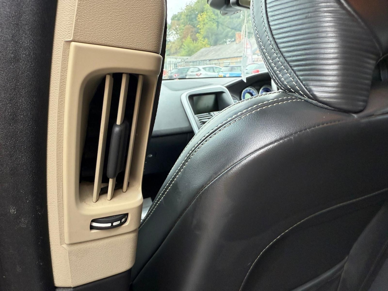 Used Volvo XC60 2011 for sale - 76122252: Photo 46