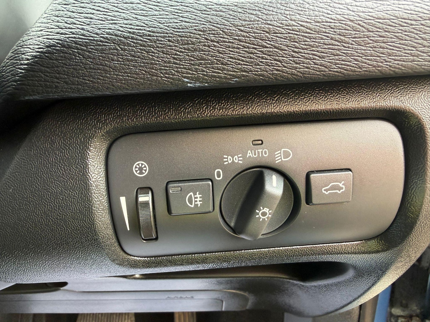 Used Volvo V40 Cross Country 2016 for sale - 78018903: Photo 21