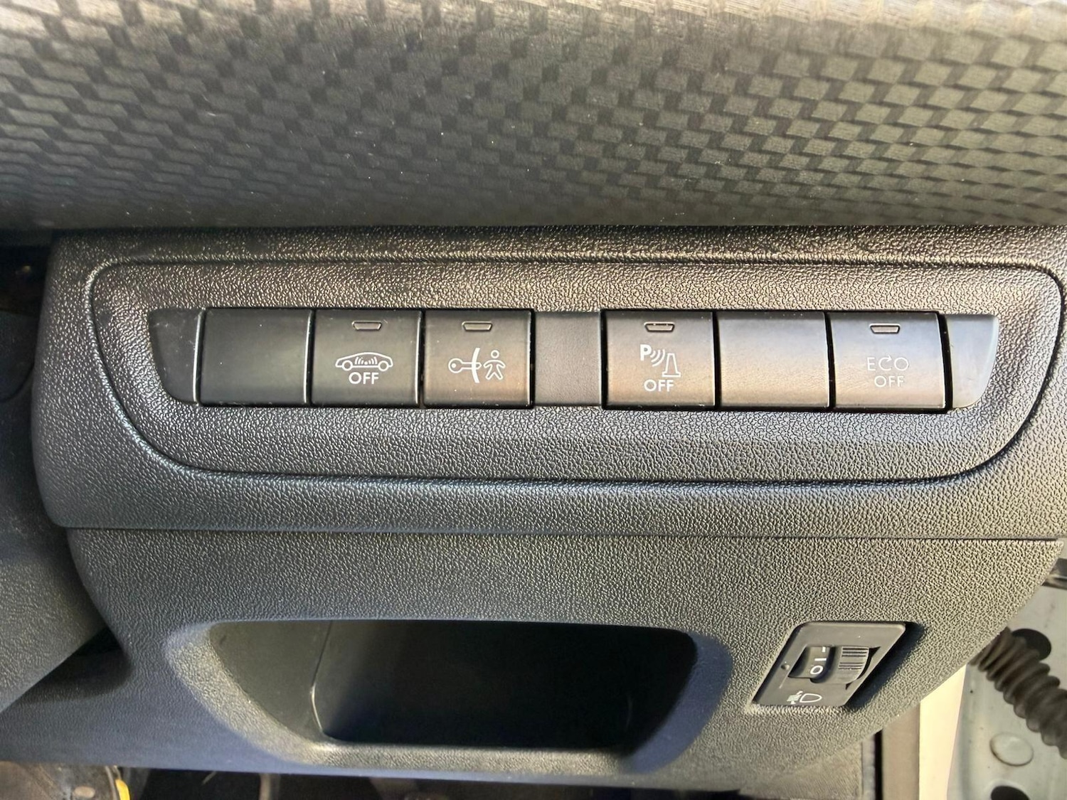 Used Peugeot 2008 2018 for sale - 77957470: Photo 22