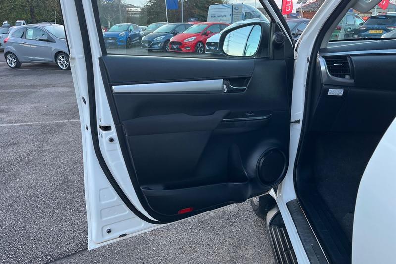 Used Toyota Hilux 2023 for sale - 76803389: Photo 16