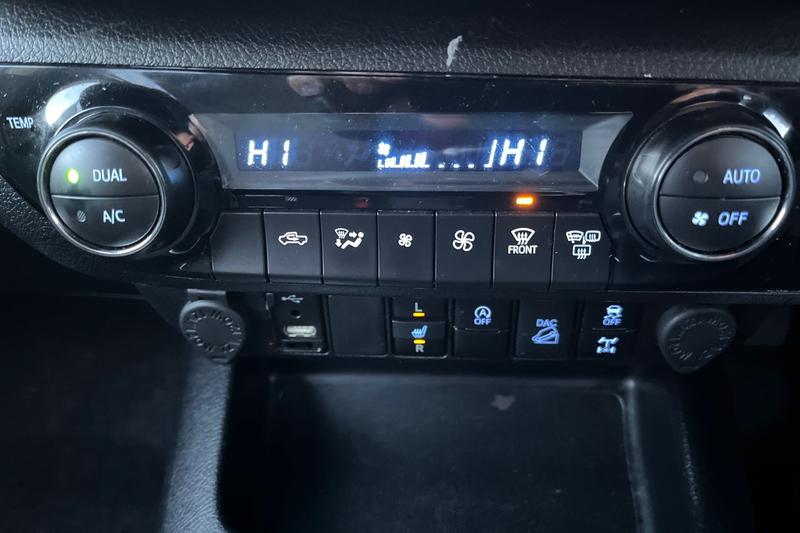 Used Toyota Hilux 2023 for sale - 76803389: Photo 32