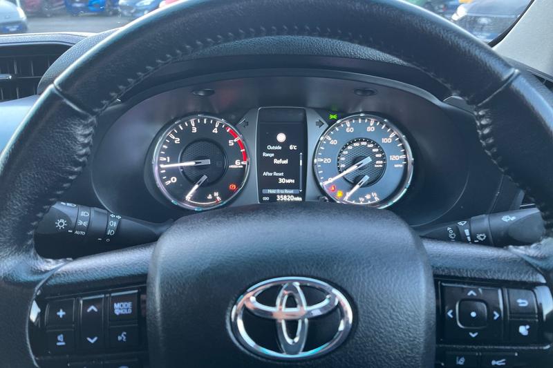 Used Toyota Hilux 2023 for sale - 76803389: Photo 35