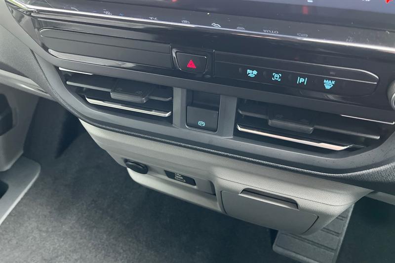 Used Ford Tourneo Custom 2025 for sale - 77124146: Photo 28