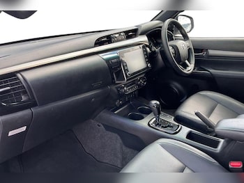 Used Toyota Hilux 2023 for sale - 78942206: Photo