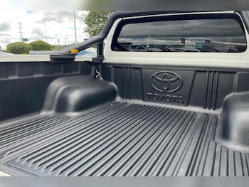 Used Toyota Hilux 2023 for sale - 78942206: Photo