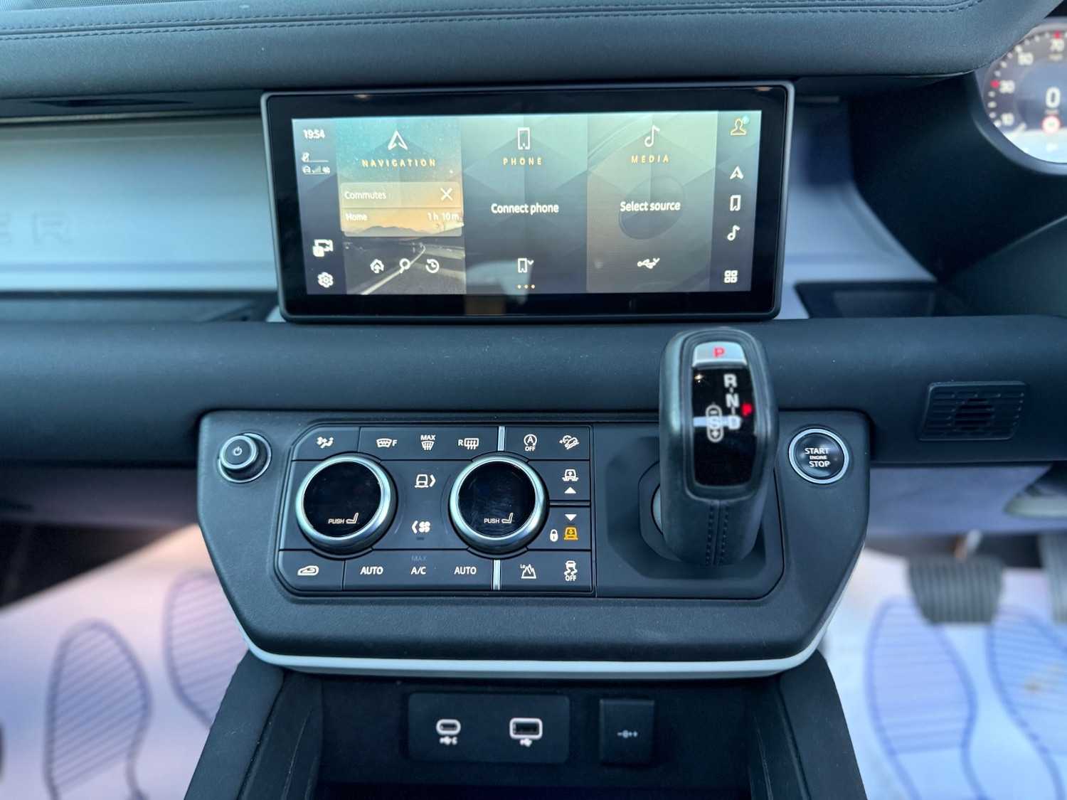 Used Land Rover Defender 2021 for sale - 78046617: Photo 17