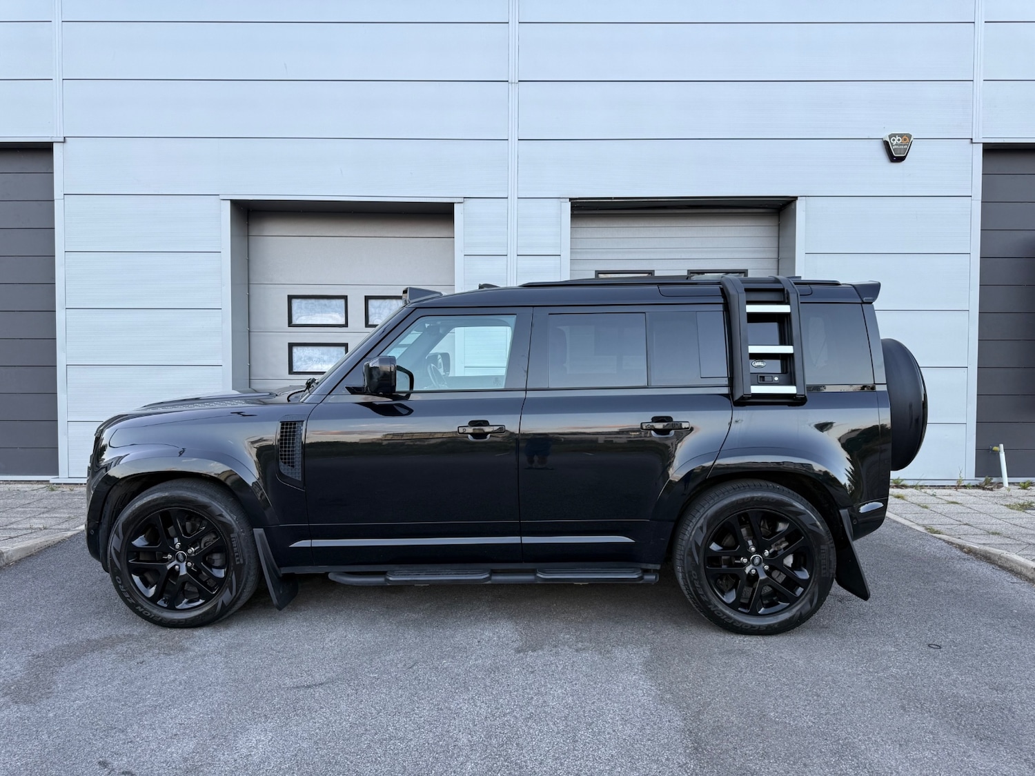 Used Land Rover Defender 2021 for sale - 78046617: Photo 4