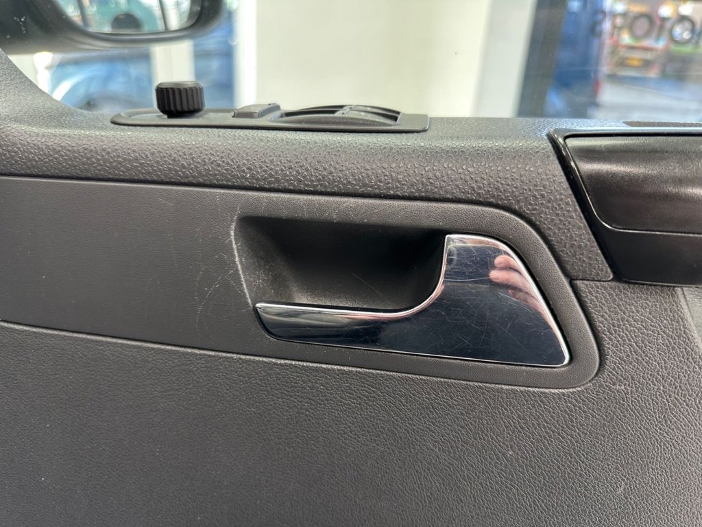 Used Volkswagen Transporter Shuttle 2015 for sale - 76923724: Photo 21