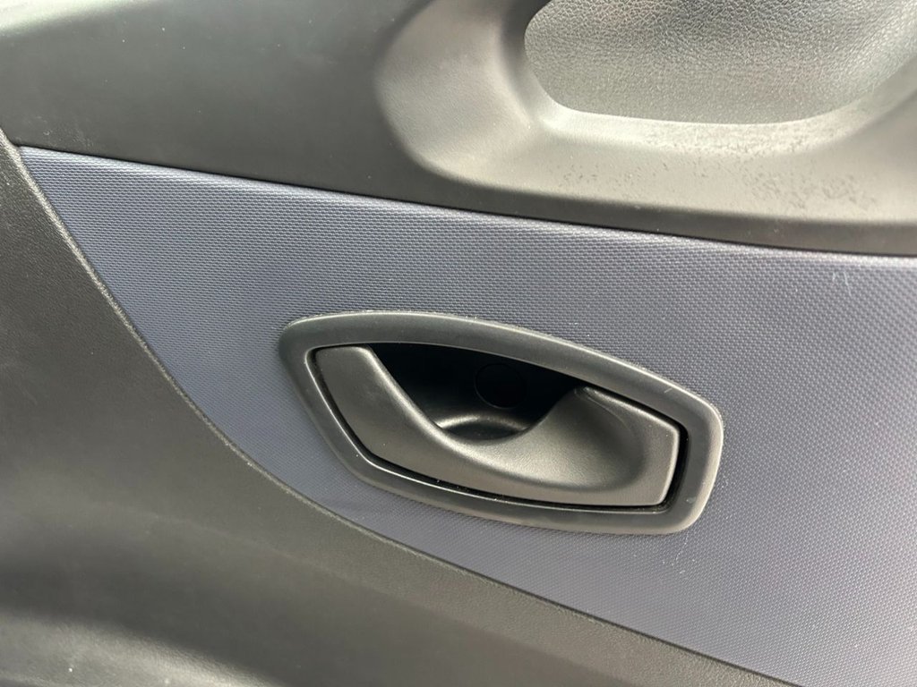 Used Vauxhall Vivaro 2015 for sale - 77849680: Photo 19