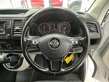 Used Volkswagen Transporter 2017 for sale - 77764990: Photo