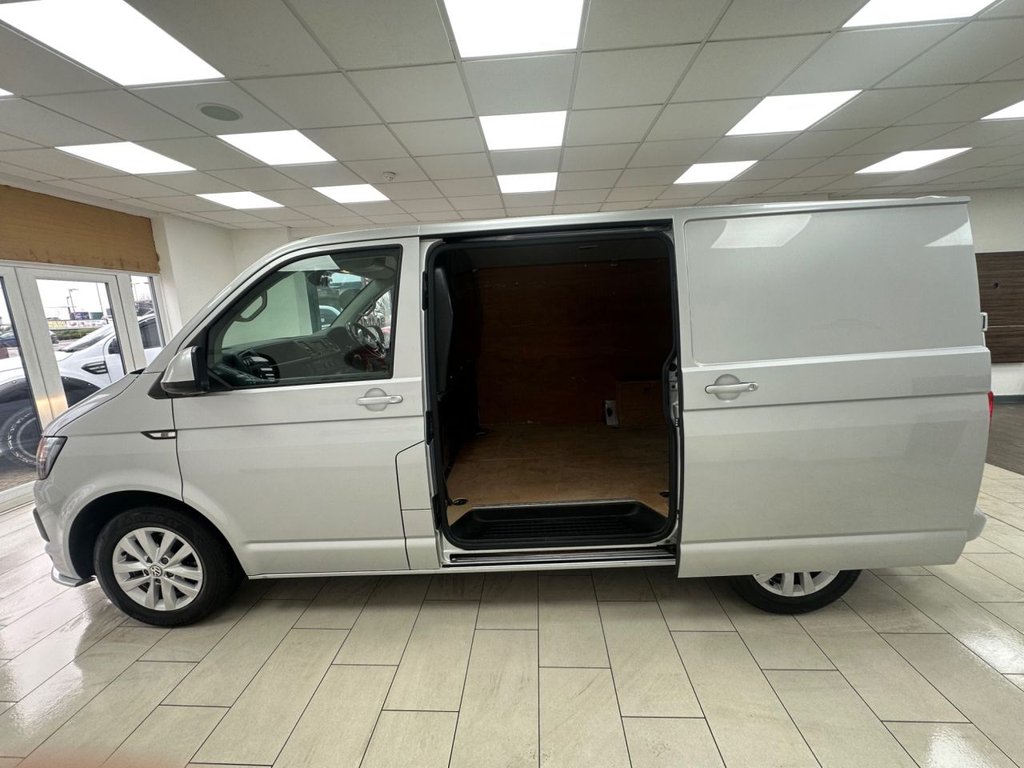Used Volkswagen Transporter 2017 for sale - 77764990: Photo 6