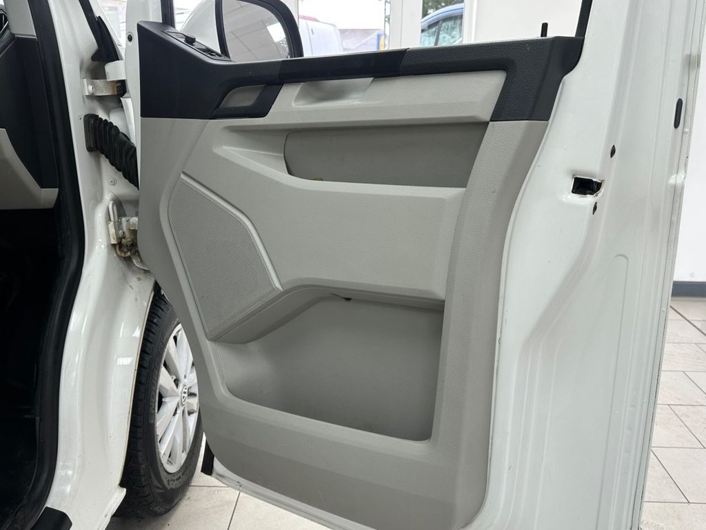 Used Volkswagen Transporter 2017 for sale - 77037689: Photo 23