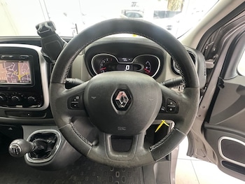 Used Renault Trafic 2017 for sale - 78330102: Photo