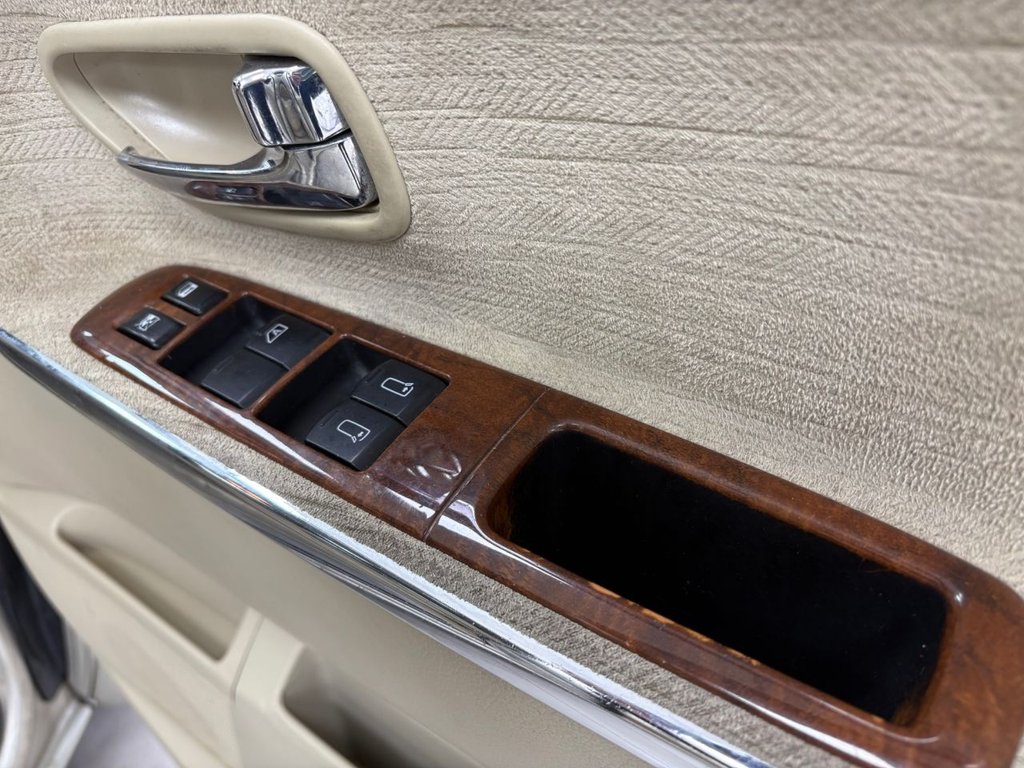 Used Nissan Elgrand 2021 for sale - 77369026: Photo 19