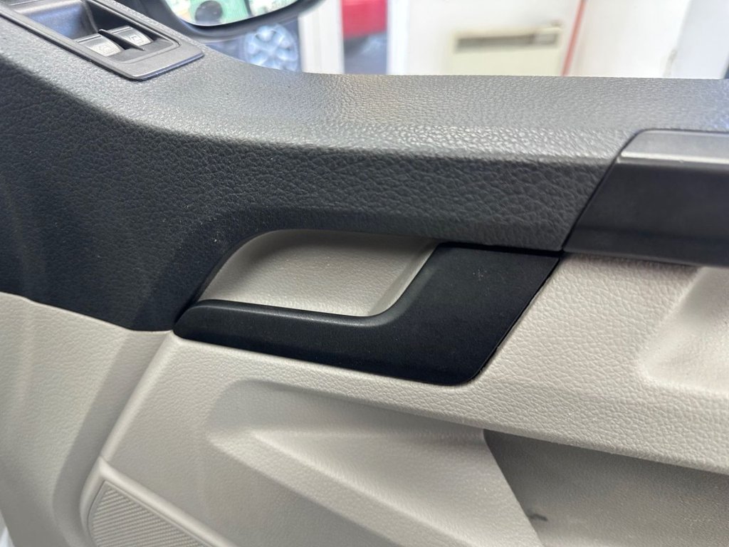 Used Volkswagen Transporter 2017 for sale - 77706193: Photo 24