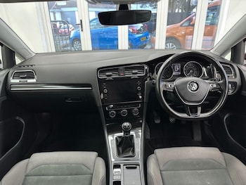 Used Volkswagen Golf 2017 for sale - 76430175: Photo