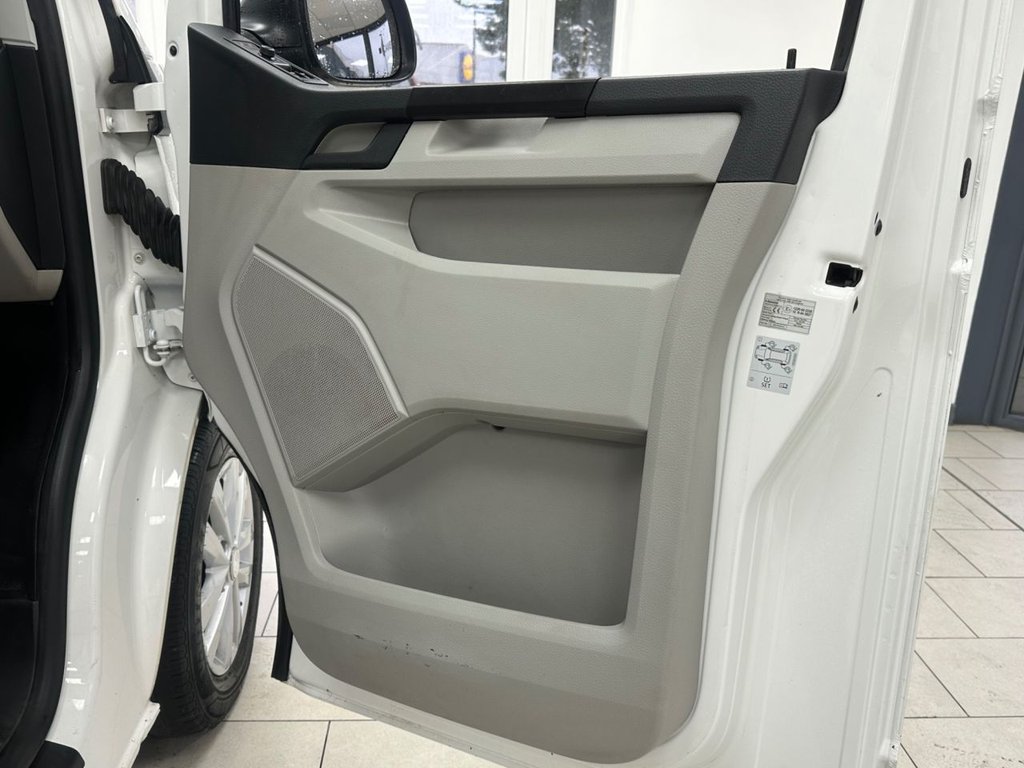 Used Volkswagen Transporter Shuttle 2017 for sale - 76469702: Photo 20