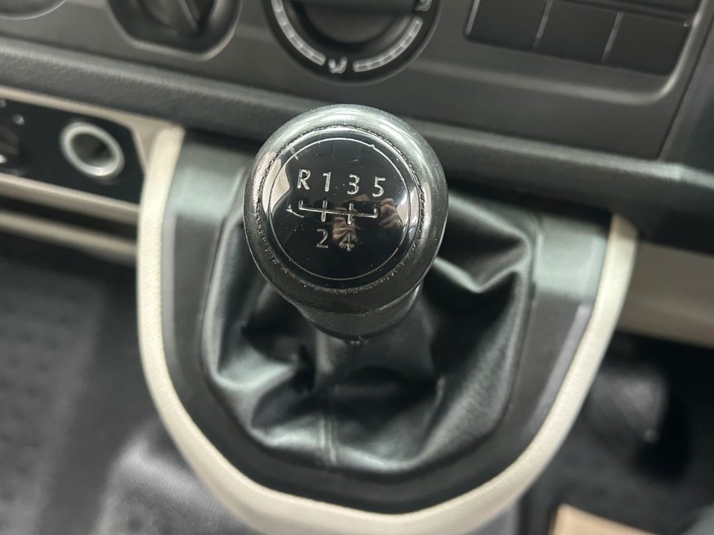 Used Volkswagen Transporter Shuttle 2017 for sale - 76469702: Photo 24