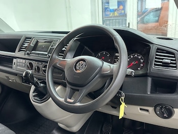 Used Volkswagen Transporter Shuttle 2017 for sale - 76469702: Photo