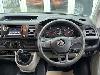 Used Volkswagen Transporter Shuttle 2017 for sale - 76469702: Photo