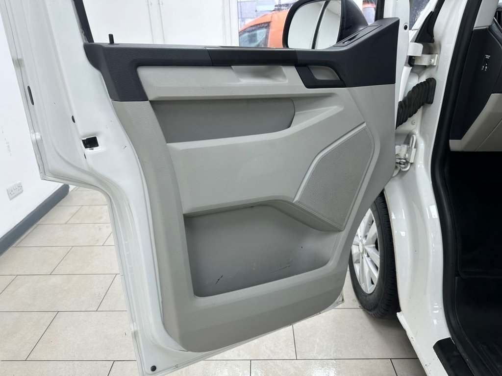 Used Volkswagen Transporter Shuttle 2017 for sale - 76469702: Photo 50