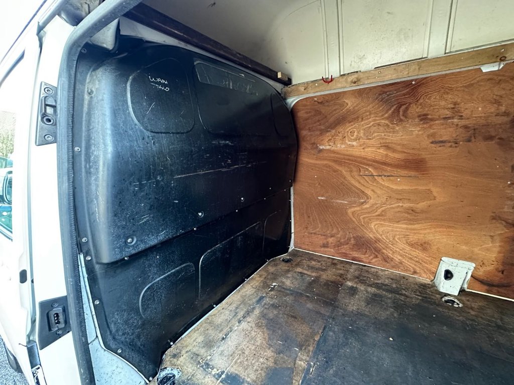 Used Volkswagen Transporter 2015 for sale - 77748293: Photo 14