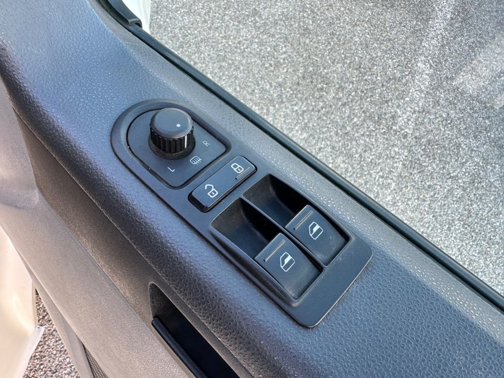 Used Volkswagen Transporter 2015 for sale - 77748293: Photo 24