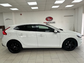 Used Volvo V40 2015 for sale - 78479435: Photo