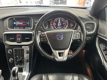Used Volvo V40 2015 for sale - 78479435: Photo