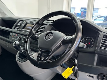Used Volkswagen Transporter 2015 for sale - 76029393: Photo
