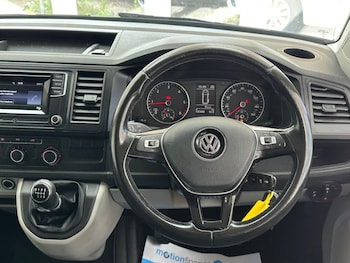 Used Volkswagen Transporter 2015 for sale - 76029393: Photo