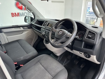 Used Volkswagen Transporter Shuttle 2019 for sale - 76563352: Photo