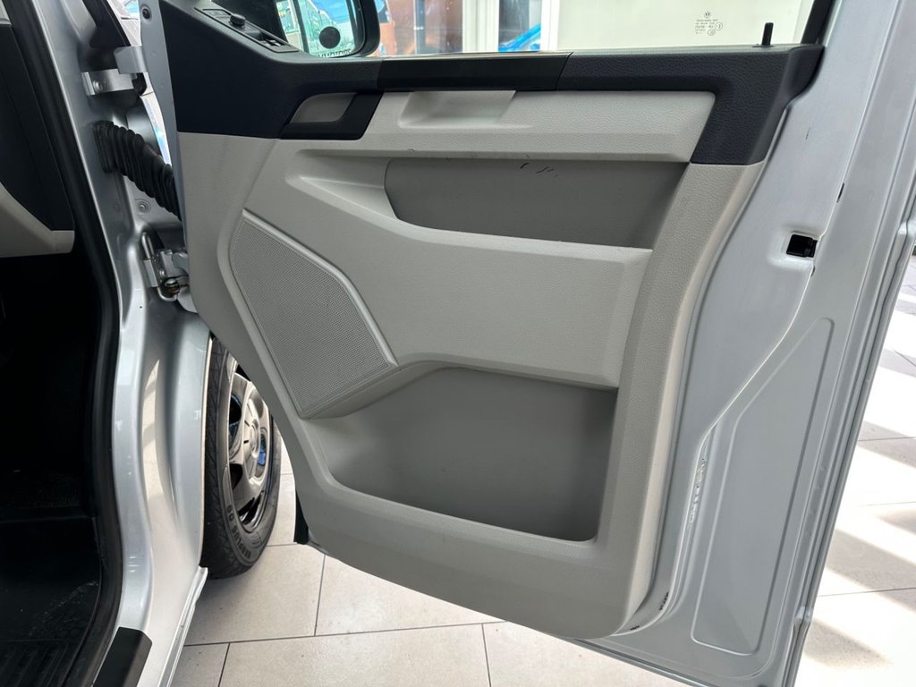 Used Volkswagen Transporter Shuttle 2019 for sale - 76563352: Photo 40