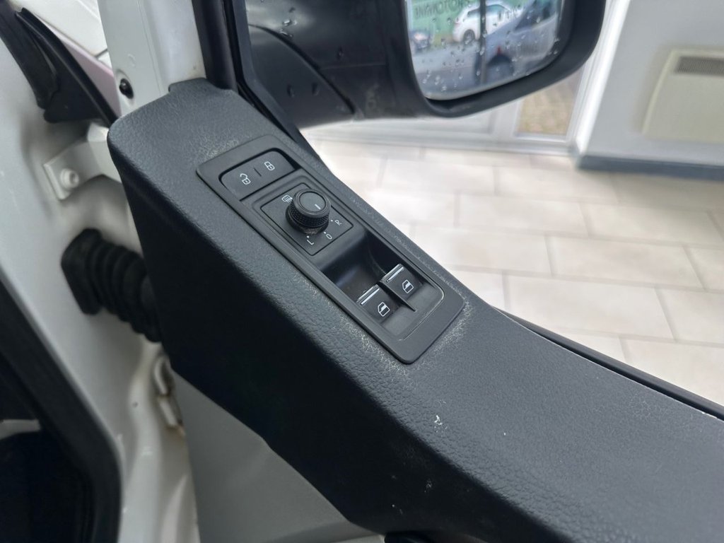 Used Volkswagen Transporter 2018 for sale - 77692826: Photo 20