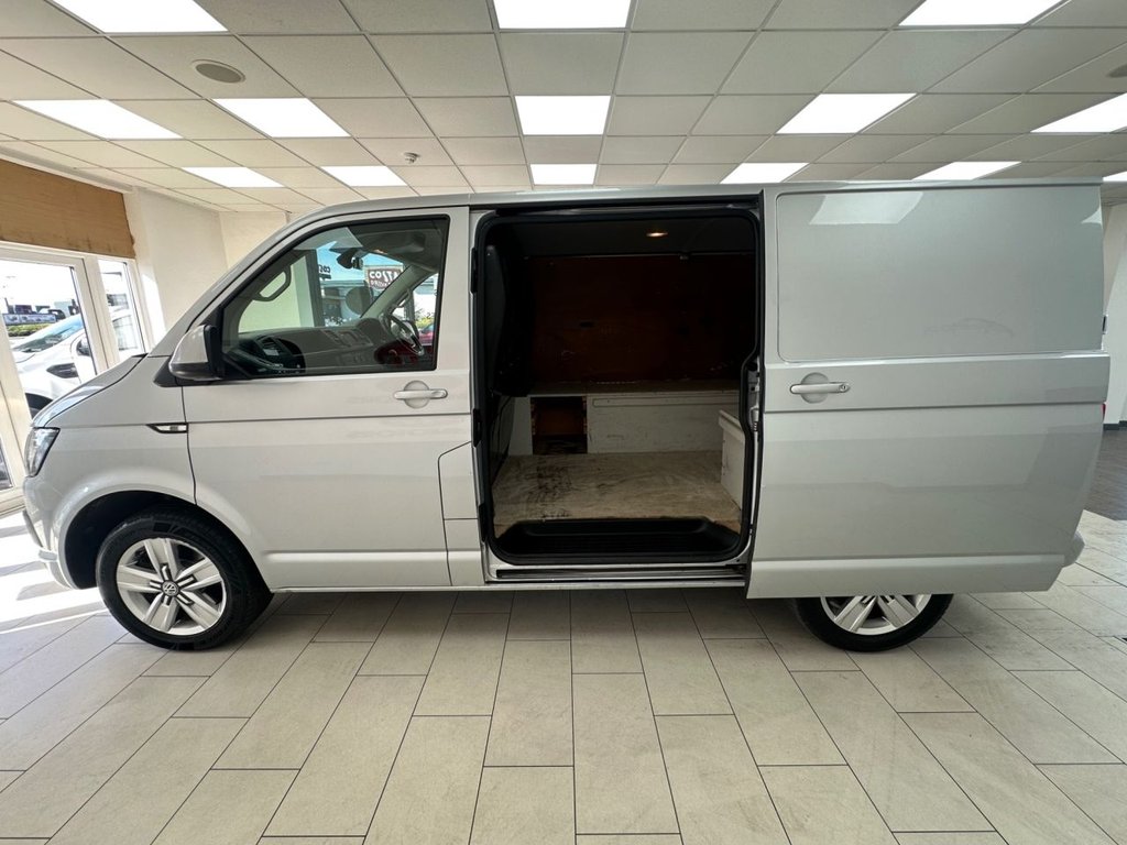 Used Volkswagen Transporter 2018 for sale - 78110671: Photo 10