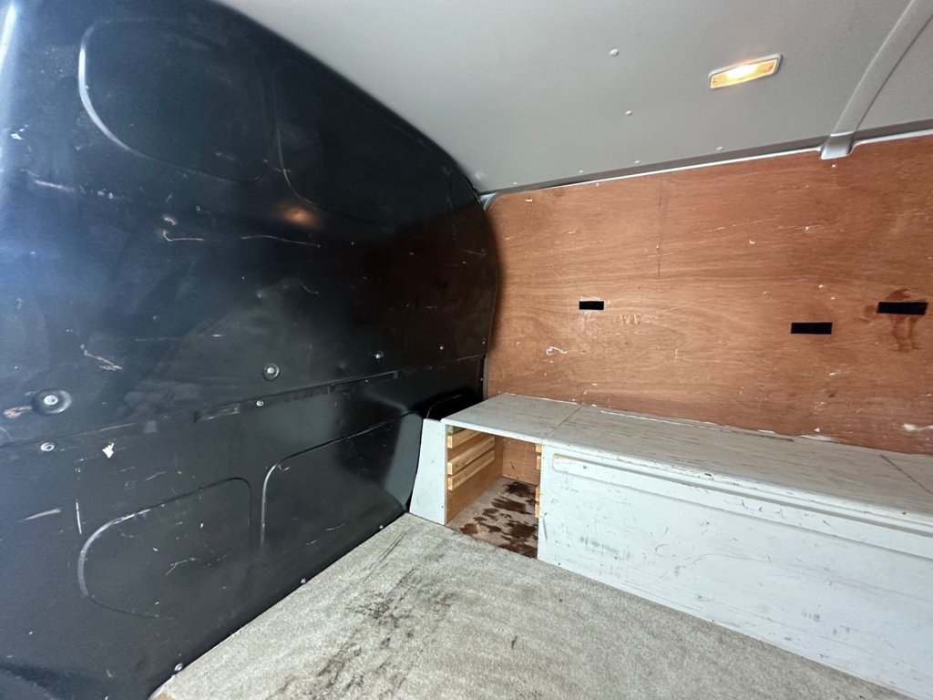 Used Volkswagen Transporter 2018 for sale - 78110671: Photo 25