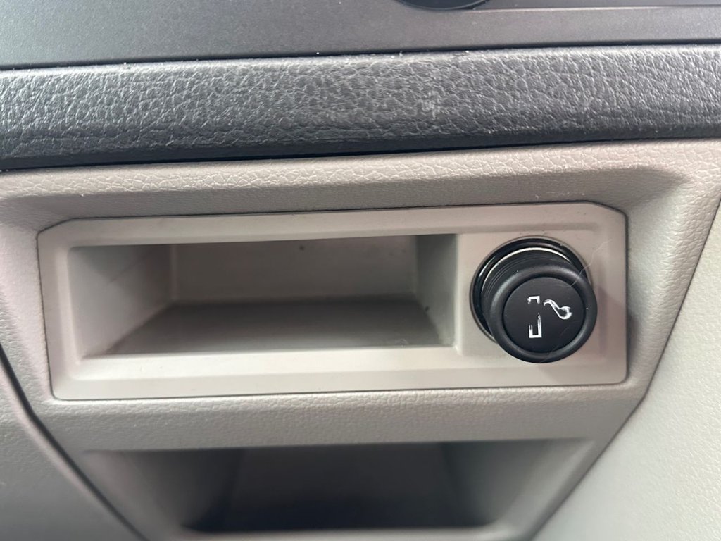 Used Volkswagen Transporter 2018 for sale - 78110671: Photo 41