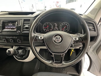 Used Volkswagen Transporter 2018 for sale - 78110671: Photo