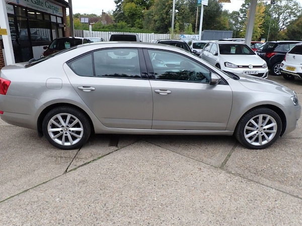 Used Skoda Octavia 2015 for sale - 76304290: Photo 2
