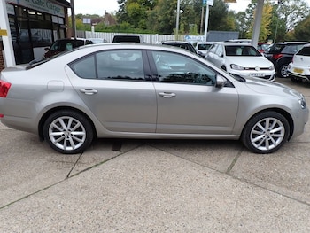 Used Skoda Octavia 2015 for sale - 76304290: Photo 2
