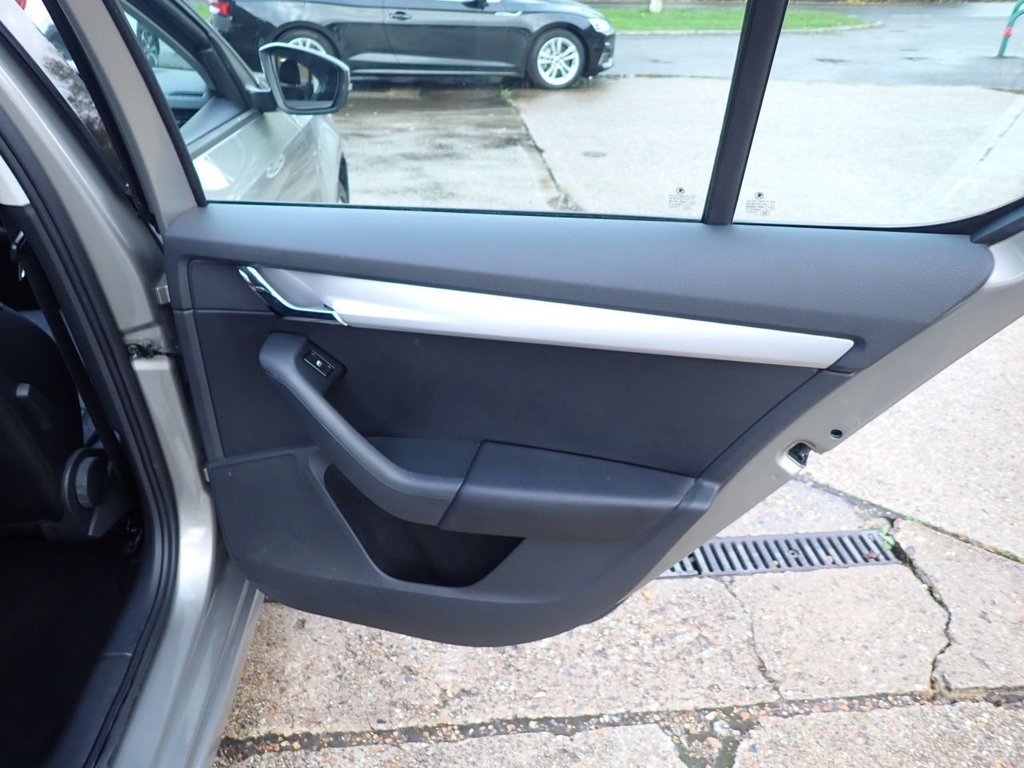 Used Skoda Octavia 2015 for sale - 76304290: Photo 36