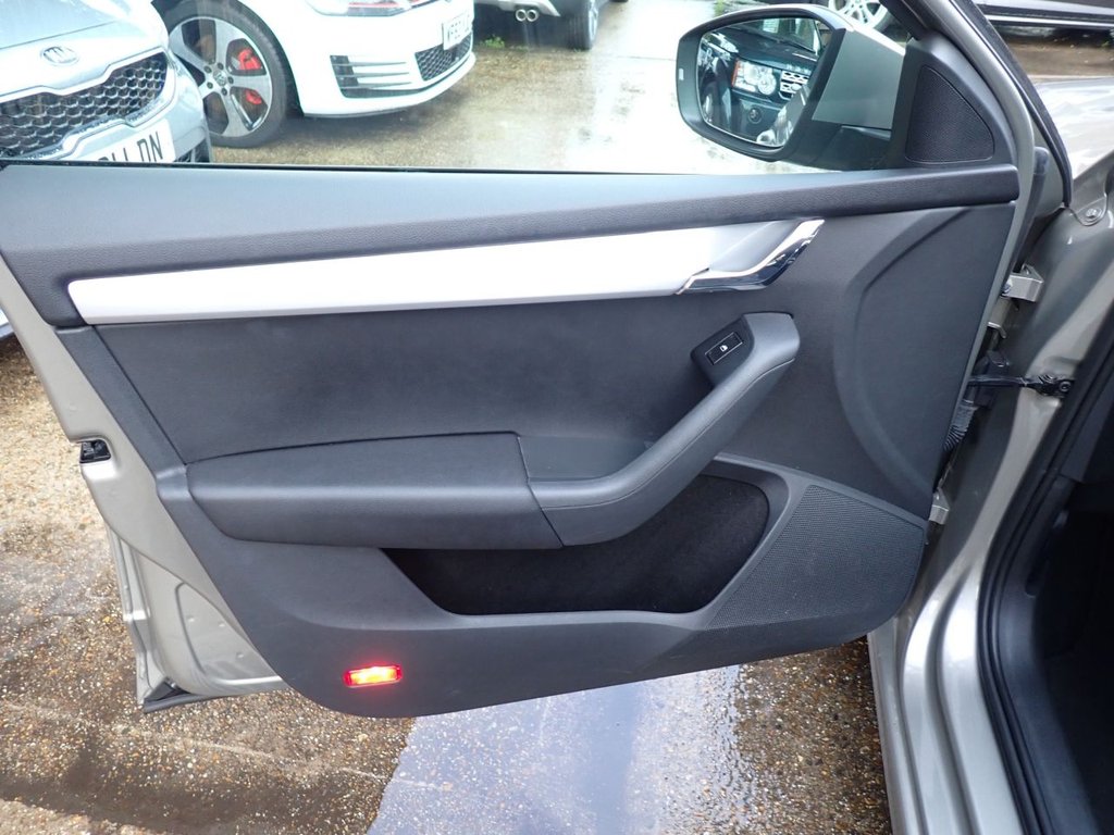 Used Skoda Octavia 2015 for sale - 76304290: Photo 38