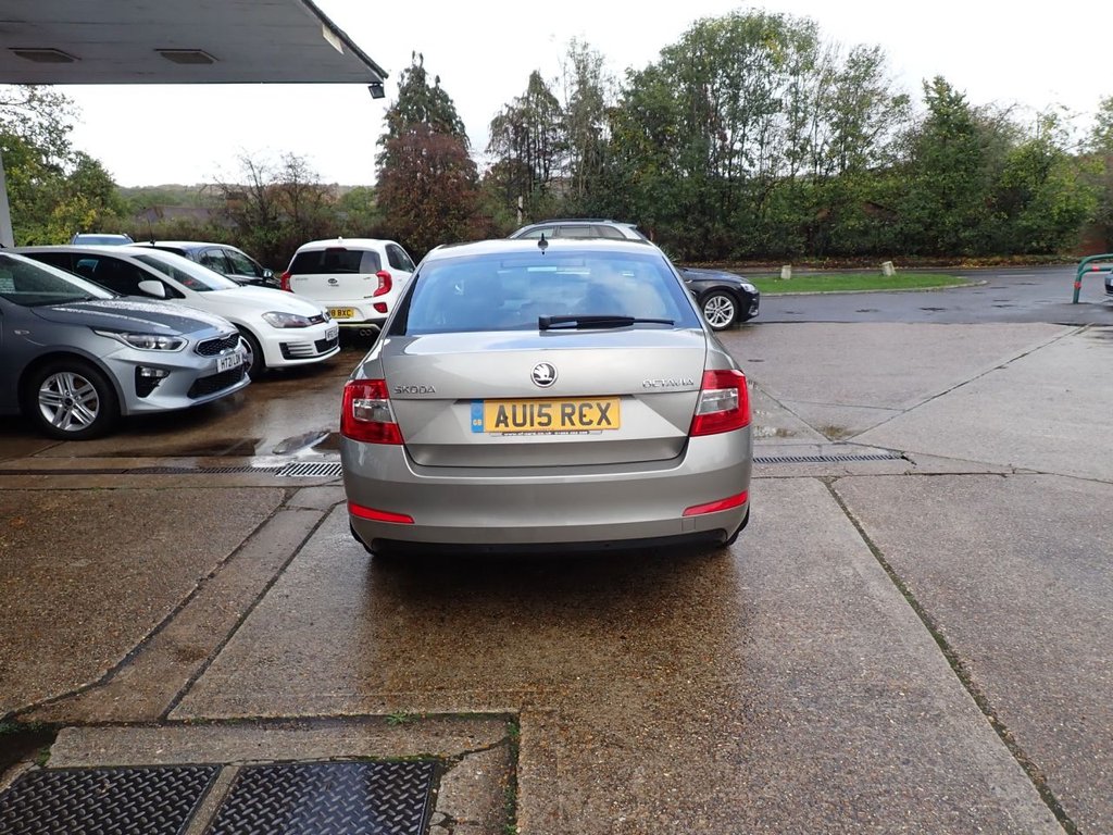 Used Skoda Octavia 2015 for sale - 76304290: Photo 4